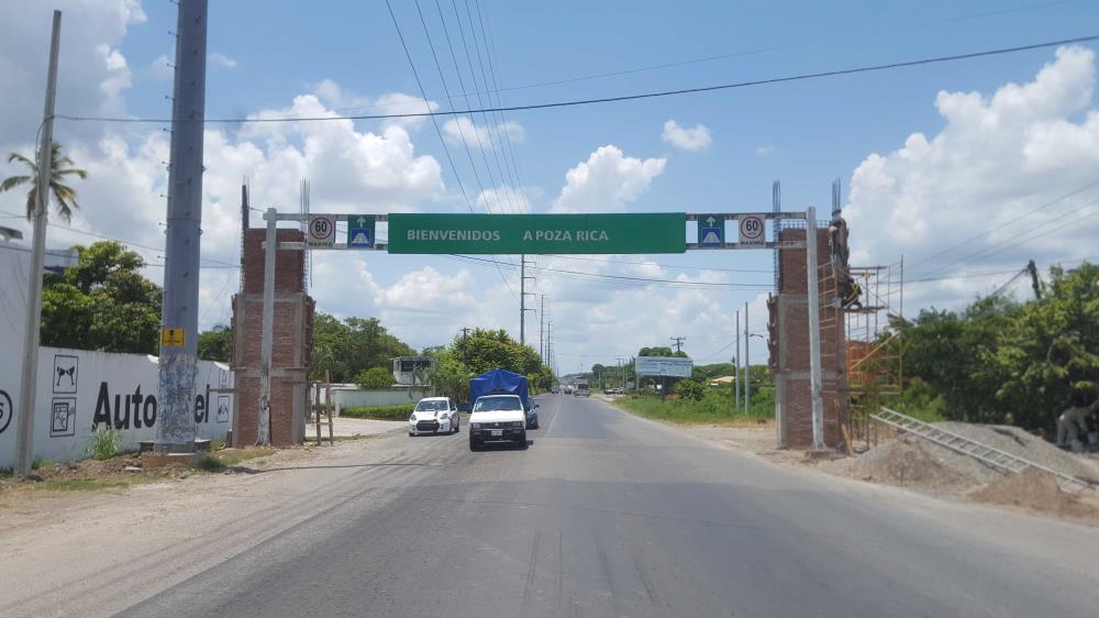 Construccion de Portico de Acceso a Poza Rica.