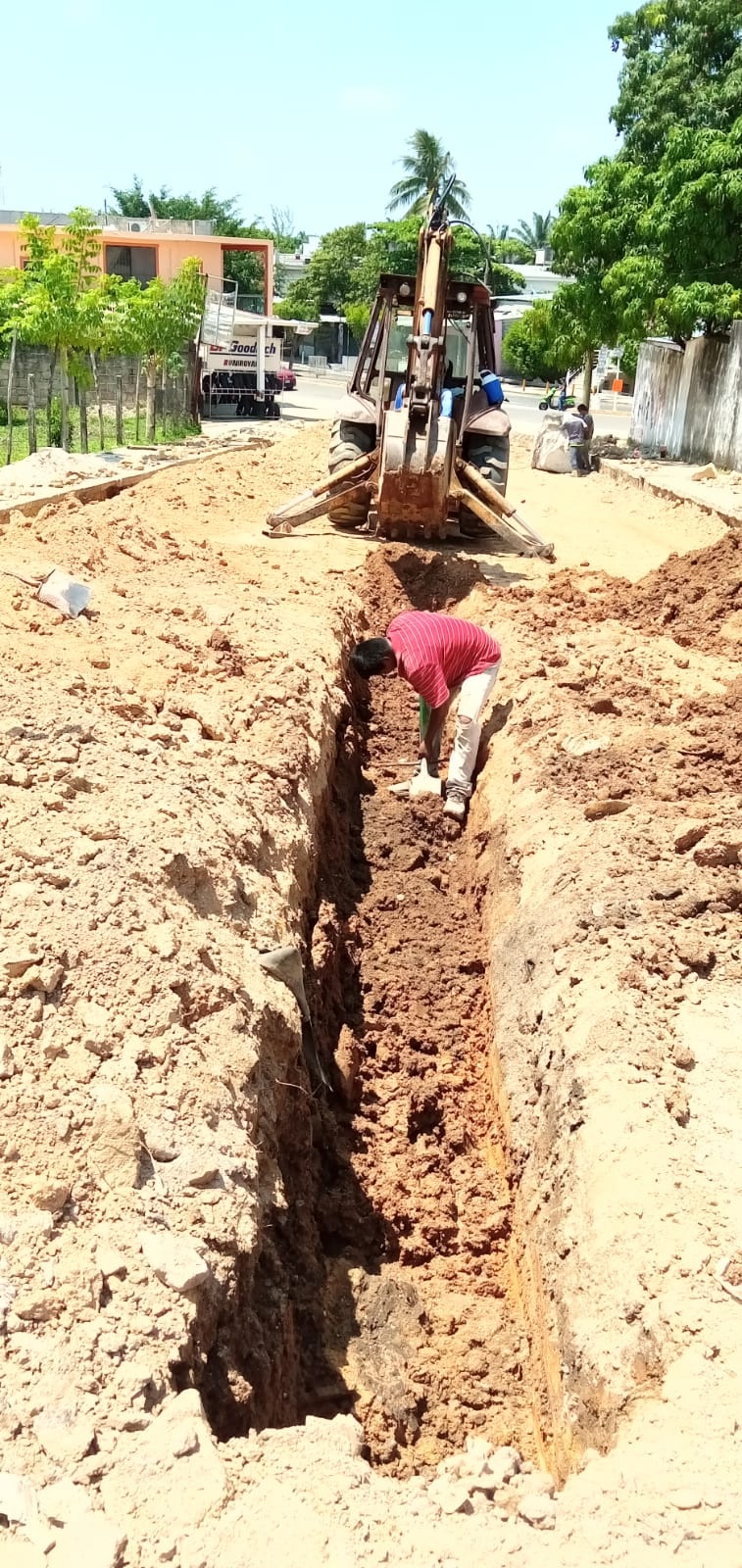 EXCAVACIÓN CON MAQUINARIA EN MATERIAL TIPO b