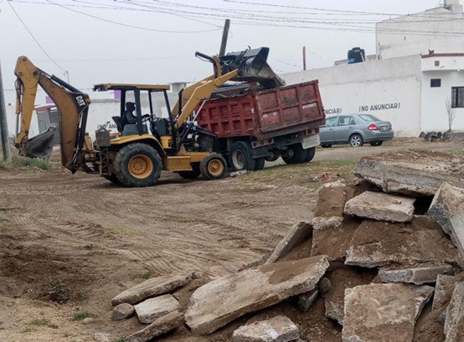 ACARREO EN CAMION 1er. KILOMETRO, DE MATERIAL MIXTO EN CAMINO PLANO PAVIMENTADO, INCLUYE CARGA CON MAQUINA.